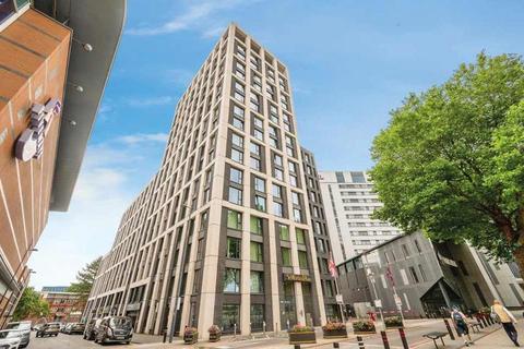 1 bed property, in Broad Street, £135,000