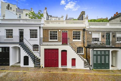 2 bed property, in Holland Park Mews, £2,350,000
