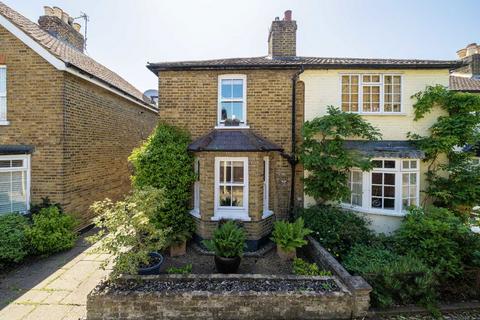 2 bed property, in School Walk, £575,000