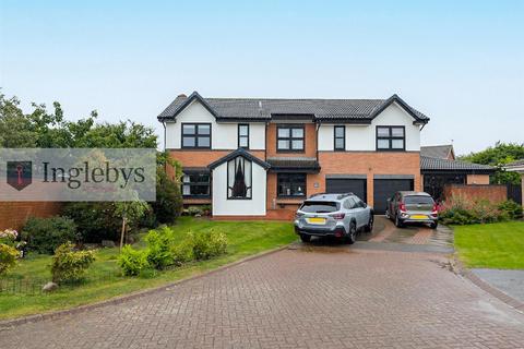 4 bed property, in Brabazon Drive, £599,995