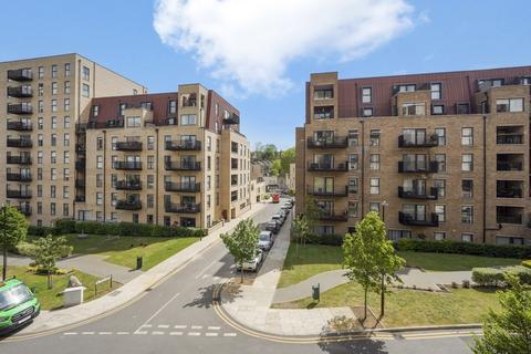 2 bed property, in Knowles Court, £395,000