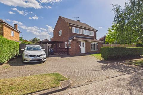3 bed property, in Pipers Close, £750,000