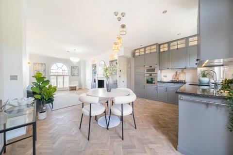 3 bed property, in Sovereign Crescent, £1,250,000