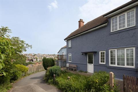 3 bed property, in Barley Avenue, £225,000