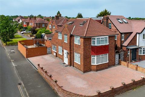 5 bed property, in St. Albans Avenue, £750,000