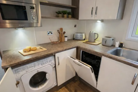 2 bed property, in Shottendane Road, £69,995