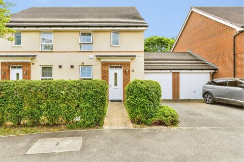 3 bed property, in Bedivere Road, £450,000