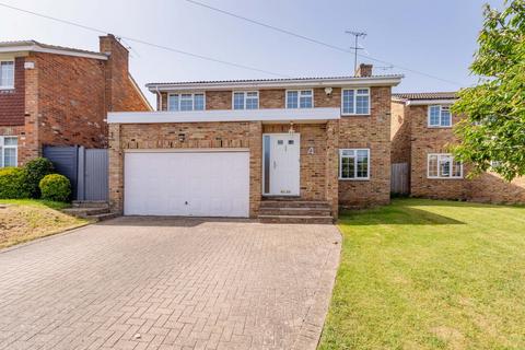4 bed property, in Newbury Drive, £900,000