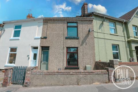 2 bed property, in Carlton Road, £140,000