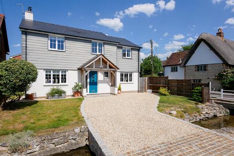 4 bed property, in High Street, £575,000
