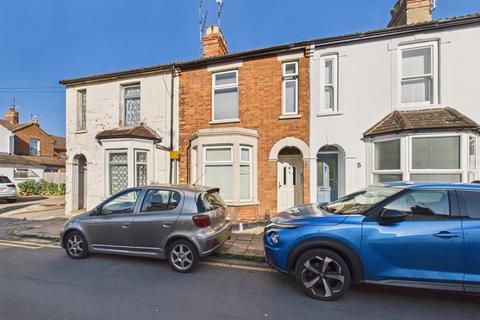 3 bed property, in Queens Park, £205,000