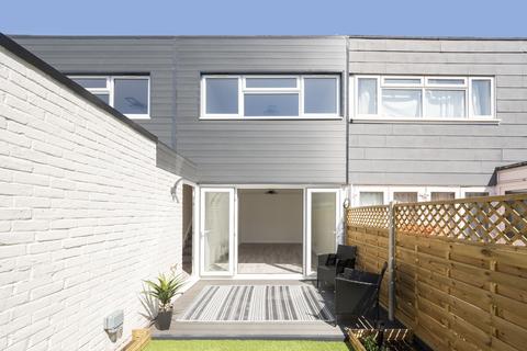 2 bed property, in Savill Gardens, £550,000