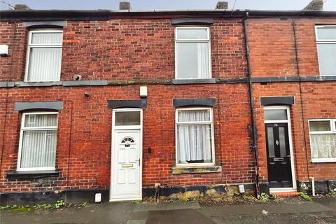 2 bed property, in Victoria Street, £100,000