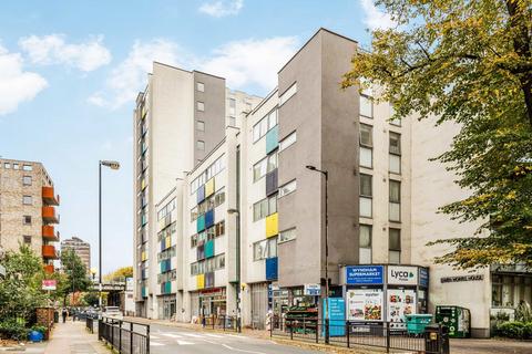 2 bed property, in Wyndham Road, £330,000