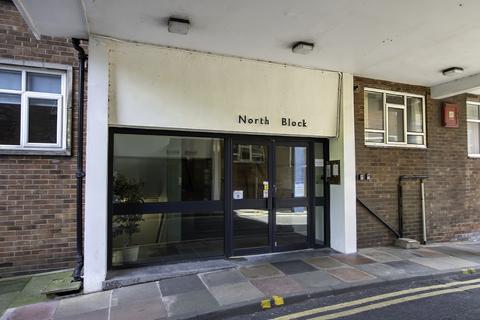2 bed property, in Lord Street, £117,500