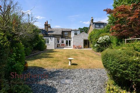 4 bed property, in Churchfield Path, £775,000