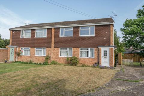 2 bed property, in Meon Crescent, £200,000