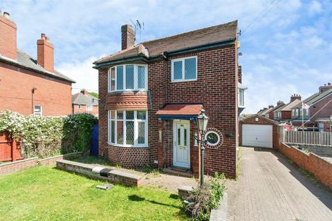 3 bed property, in Redhill Drive, £240,000