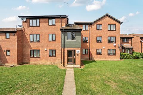 1 bed property, in Halifield Drive, £190,000