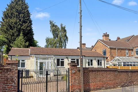 2 bed property, in 69A Wood End Lane, £80,000