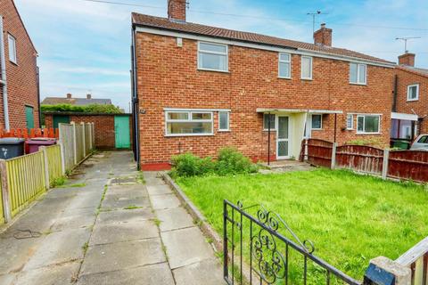 2 bed property, in Blacksmith Lane, £160,000