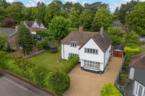 3 bed property, in Eastfield Road, £795,000
