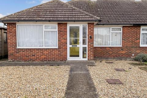 2 bed property, in Highfield Gardens, £275,000