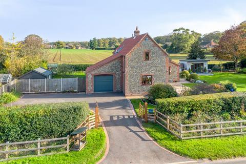 4 bed property, in Meticulously Maintained Home in Hanworth, £725,000