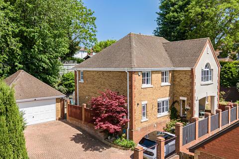 5 bed property, in Half Acre, £1,180,000