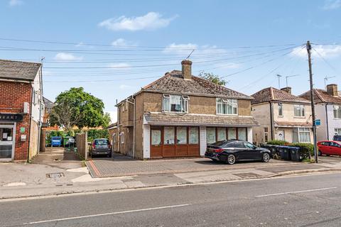 4 bed property, in Andover Road, £270,000