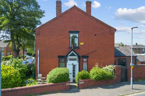 3 bed property, in Holden Road, £190,000