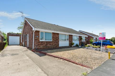 2 bed property, in High Meadow, £135,000