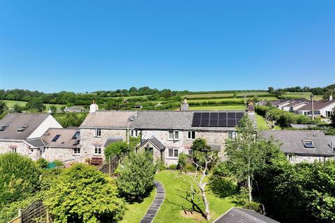 3 bed property, in Sparkwell, £575,000
