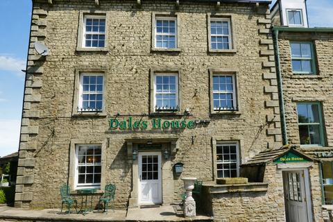 8 bed property, in Dale House, £325,000