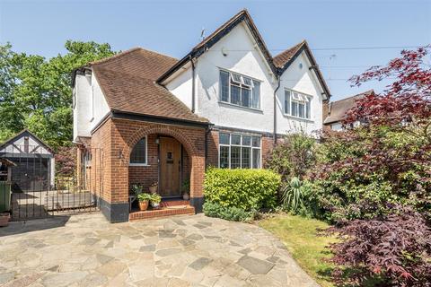 3 bed property, in Great Thrift, £895,000