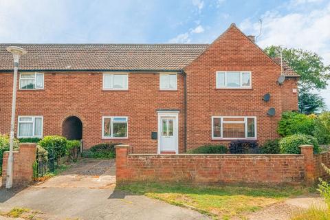 2 bed property, in Anslow Gardens, £380,000