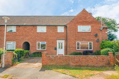2 bed property, in Anslow Gardens, £375,000