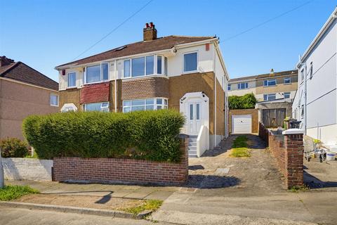 3 bed property, in Darwin Crescent, £280,000
