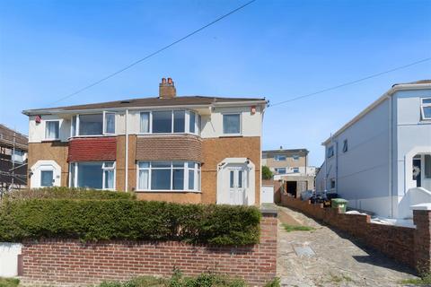 3 bed property, in Darwin Crescent, £273,000