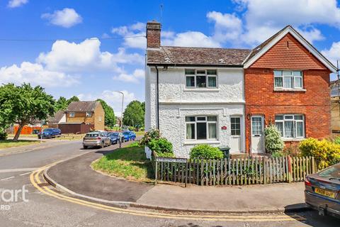 2 bed property, in Stirling Road, £240,000