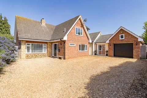 5 bed property, in South Wootton Lane, £525,000