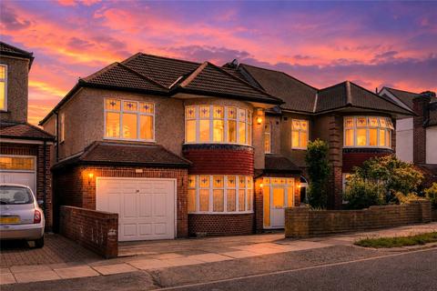 5 bed property, in Grosvenor Gardens, £1,000,000