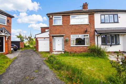3 bed property, in Brook Grove, £300,000