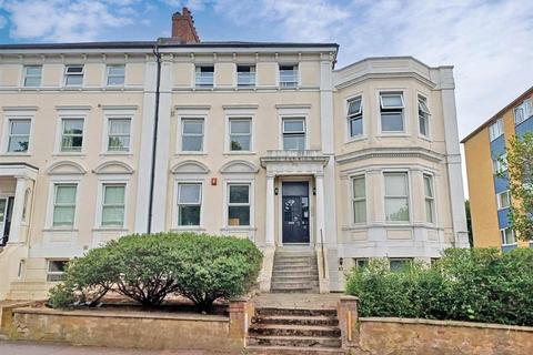 1 bed property, in St. Mark's Hill, £130,000
