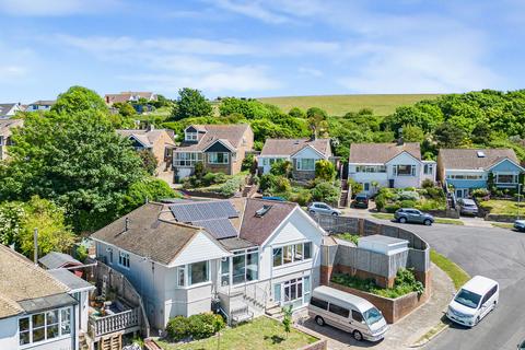 4 bed property, in Berwick Road, £625,000
