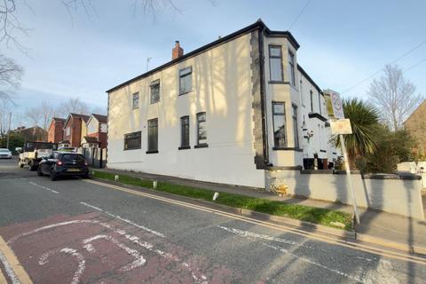 5 bed property, in Sunny Brow Road, £275,000