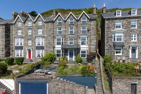 10 bed property, in Porkington Terrace, £450,000