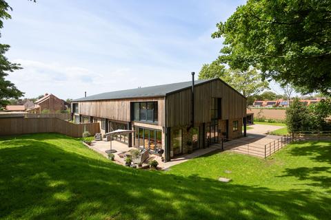 5 bed property, in Barley House, £795,000