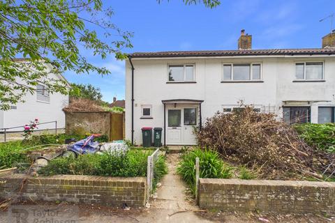 4 bed property, in Fisher Close, £495,000