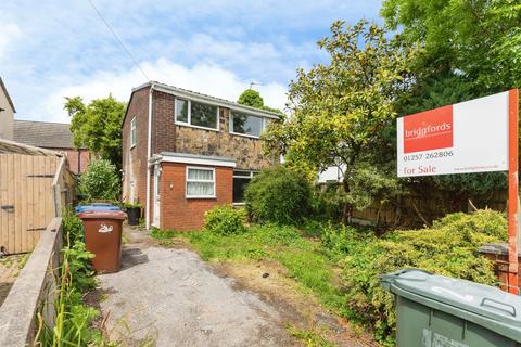 3 bed property, in Birchwood Drive, £130,000
